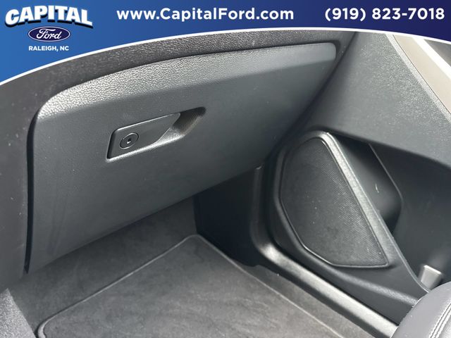 Used 2023 Silver Ford XLT image 28
