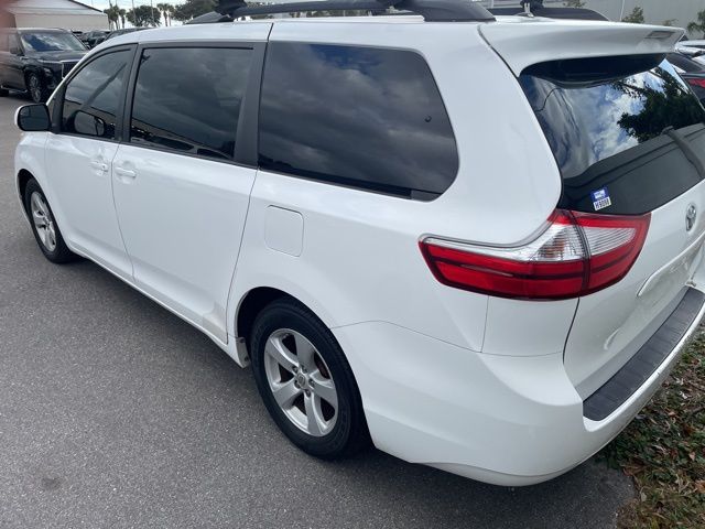 2015 Toyota Sienna LE 5