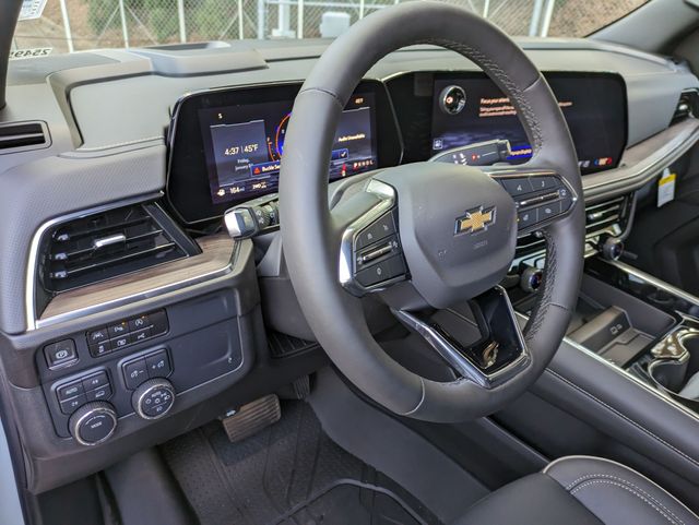 2025 Chevrolet Suburban Premier photo