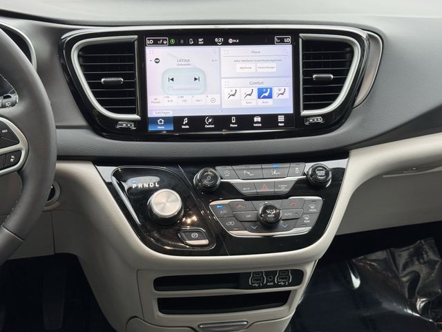 2024 Chrysler Pacifica Touring L White at Community Honda