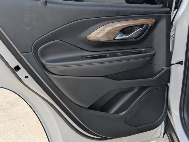 Used 2021 White GMC SLE image 21