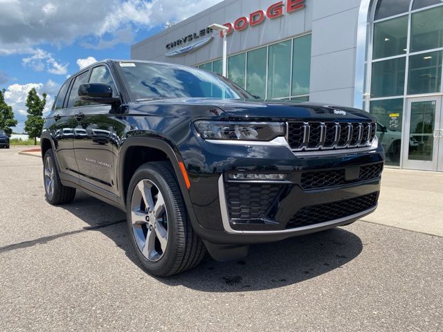 2026 Jeep Grand Cherokee Limited - Diamond Black exterior view 3