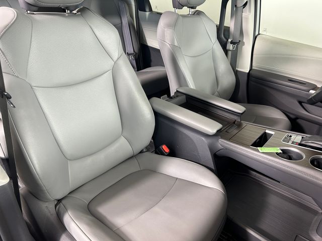 2021 Toyota Sienna XLE 39