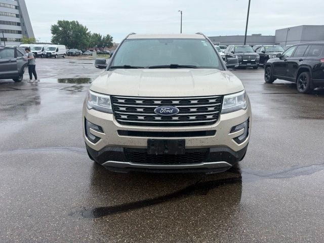 2017 White Gold Metallic Ford Explorer XLT 4X4 SUV