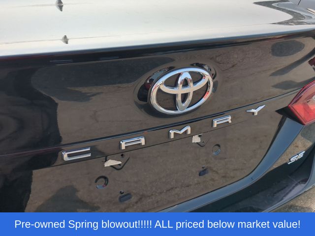 Used 2022 Midnight Black Metallic Toyota SE image 11