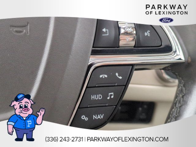 Used 2019 White Lincoln Reserve image 17
