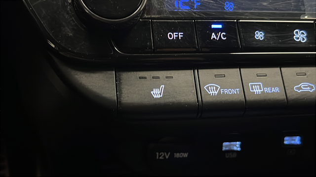 Used 2022 Ceramic White Hyundai Base image 29