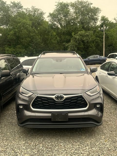 Magnetic Gray Metallic 2021 Toyota Highlander SUV / Crossover All-Wheel Drive 8-Speed Automatic