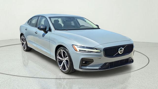 2024 Volvo S60 B5 Plus Dark Theme FWD