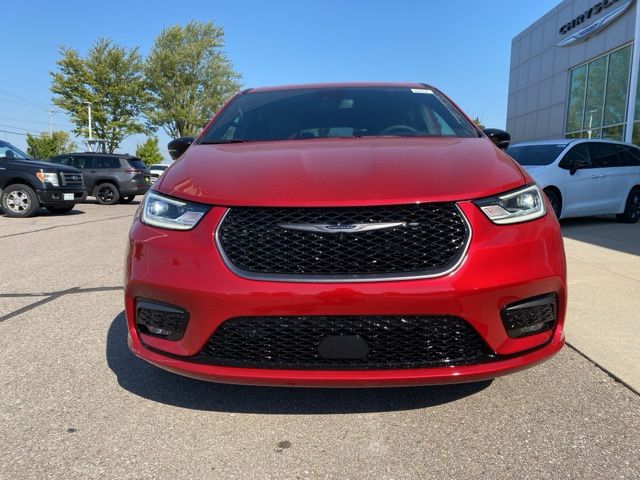 2026 Chrysler Pacifica Select - Red Hot Pearlcoat exterior view 2
