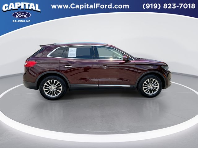 Used 2018 Red Lincoln Select image 9