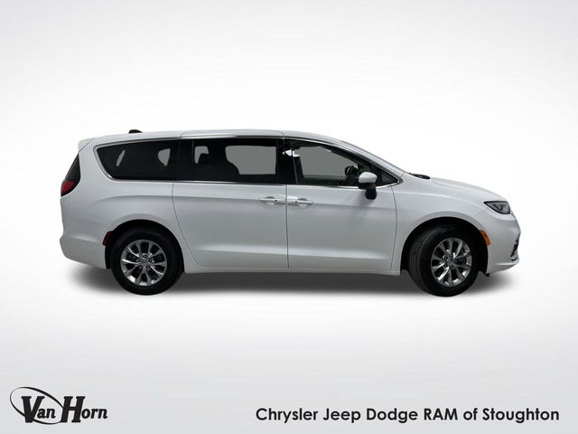 2023 Chrysler Pacifica Touring L photo