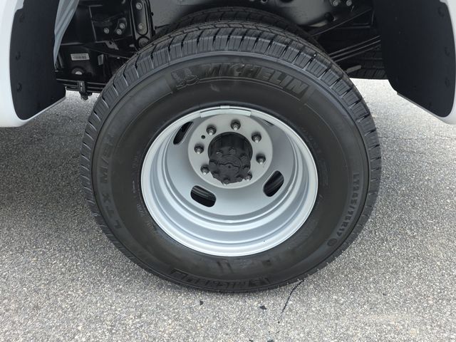 New 2026 Oxford White Ford F-350® XL image 32