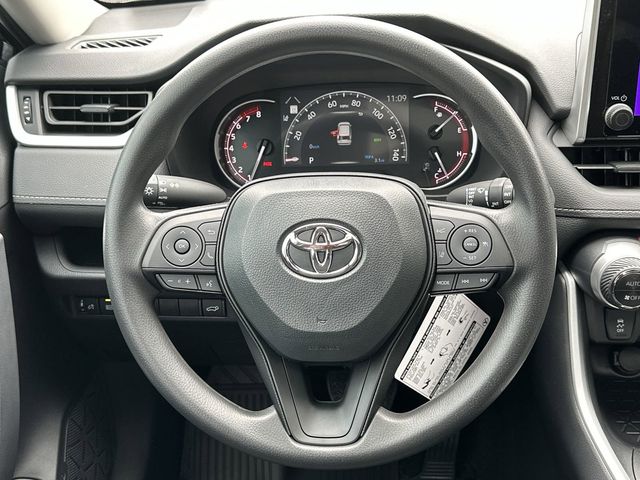 2024 Toyota RAV4 XLE 8