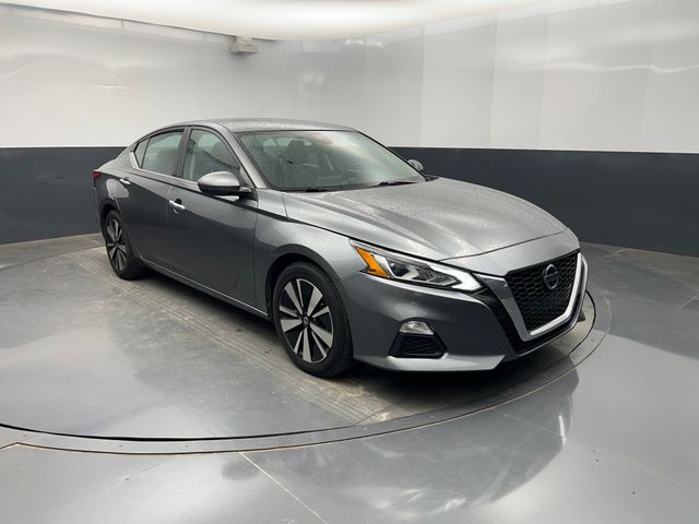 2022 Gun Metallic Nissan Altima 2.5 SV FWD Sedan