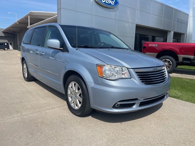 2013 Chrysler Town & Country Touring FWD