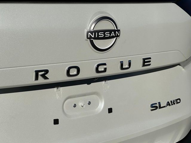 2023 Nissan Rogue SL 28