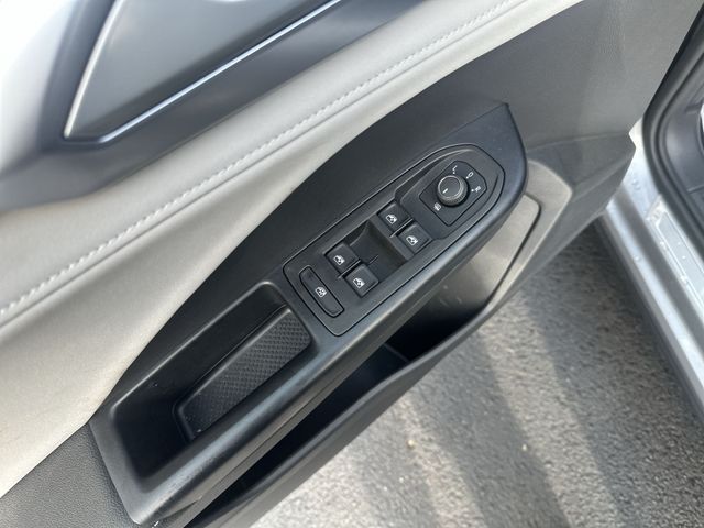 Certified Used 2025 Silver Volkswagen 1.5T SE image 17
