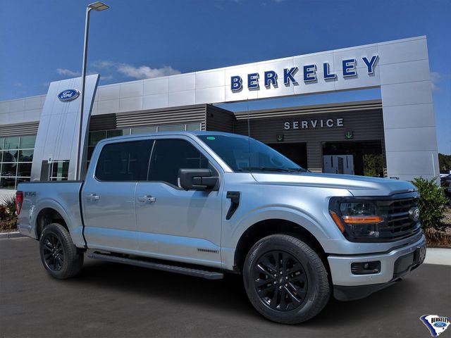 Iconic Silver Metallic 2025 Ford F-150 XLT SuperCrew 4WD Pickup Truck Four-Wheel Drive Automatic