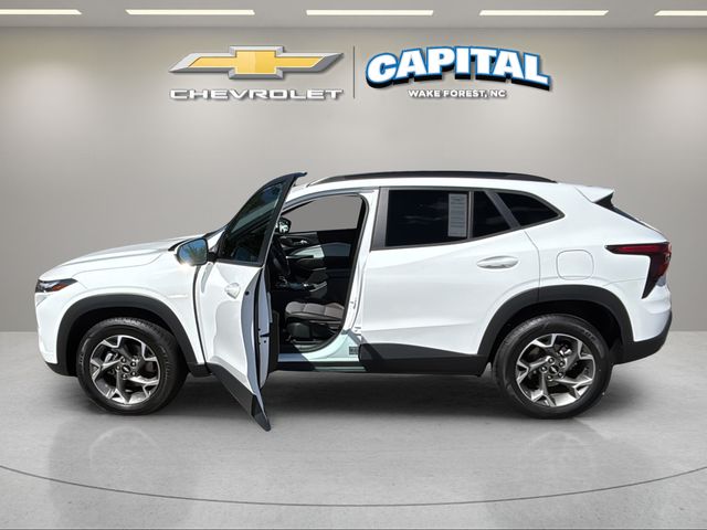 Used 2025 White Chevrolet LT image 4