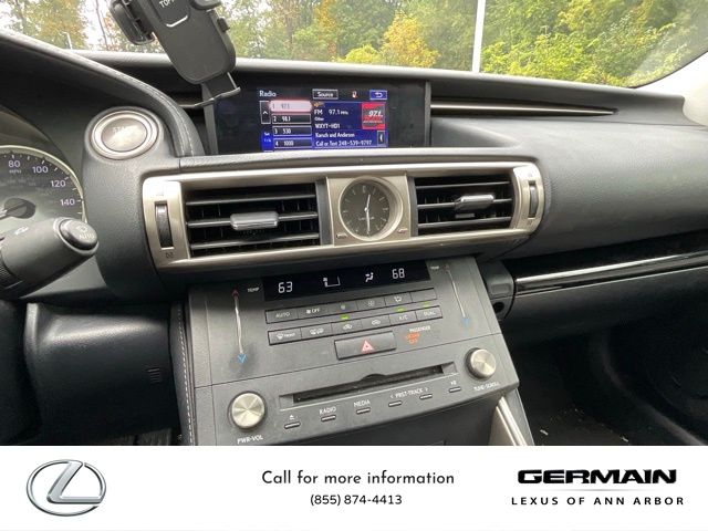 2016 Lexus IS 300 photo 15