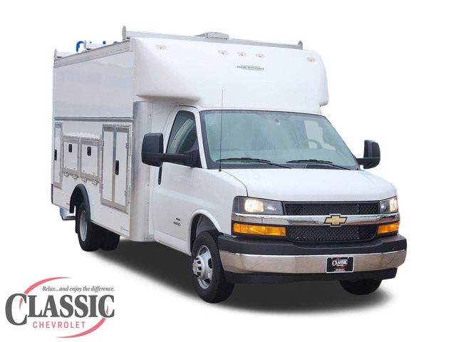 Summit White 2025 Chevrolet Express Chassis 4500 Cutaway 159 Van Rear-Wheel Drive 8-Speed Automatic