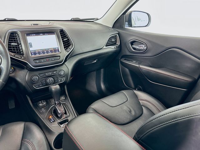 Thumbnail: 2019 Jeep Cherokee - 24