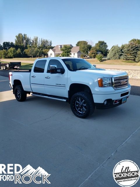 Summit White 2014 GMC Sierra 2500HD Pickup Truck Four-Wheel Drive 6-Speed Automatic