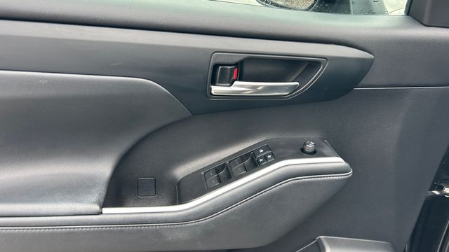 Used 2021 Toyota Highlander Hybrid SUV