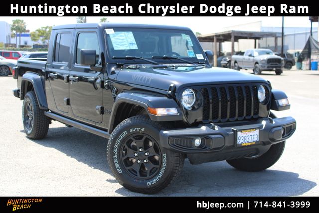 Black Clearcoat 2022 Jeep Gladiator Willys Crew Cab 4WD Pickup Truck Four-Wheel Drive 8-Speed Automatic