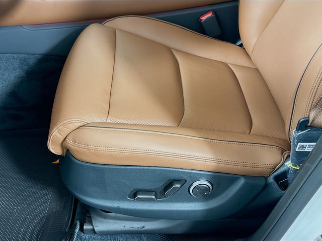 Thumbnail: 2026 Genesis GV70 - 21