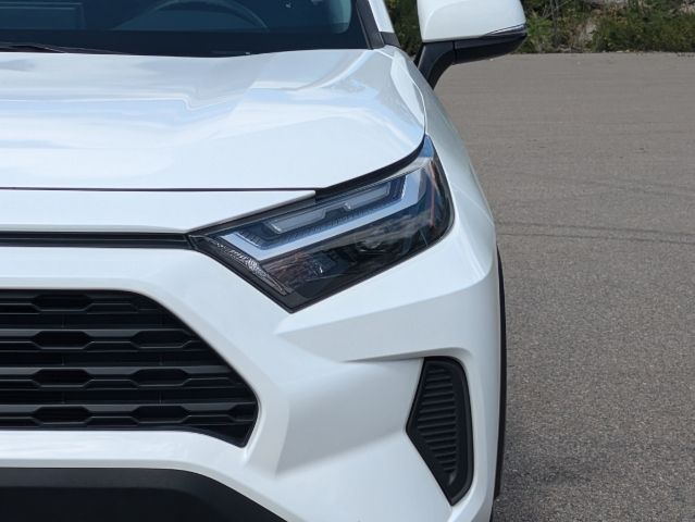 2022 Toyota RAV4 XLE 13