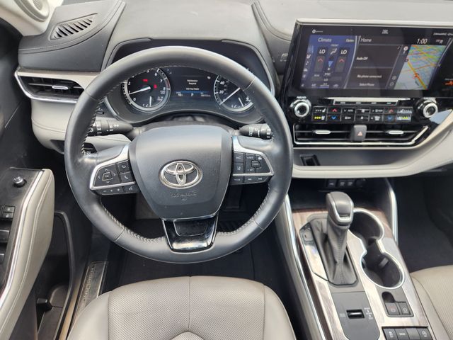 2021 Toyota Highlander Limited  at North Houston Mitsubishi