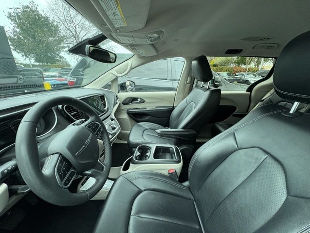 used 2024 Chrysler Pacifica Hybrid car, priced at $27,021