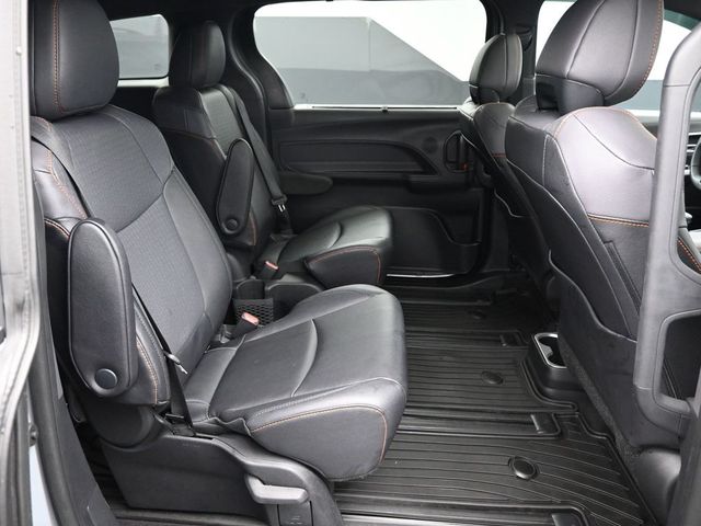 2023 Toyota Sienna XSE 12