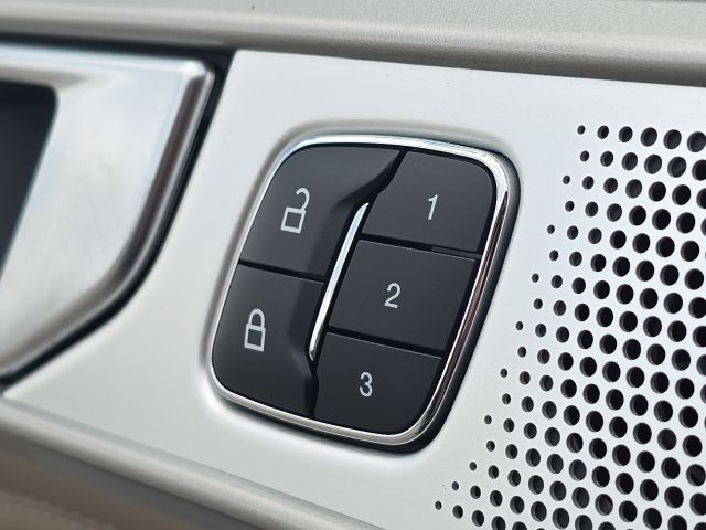 2023 Ford Explorer Limited:B02486