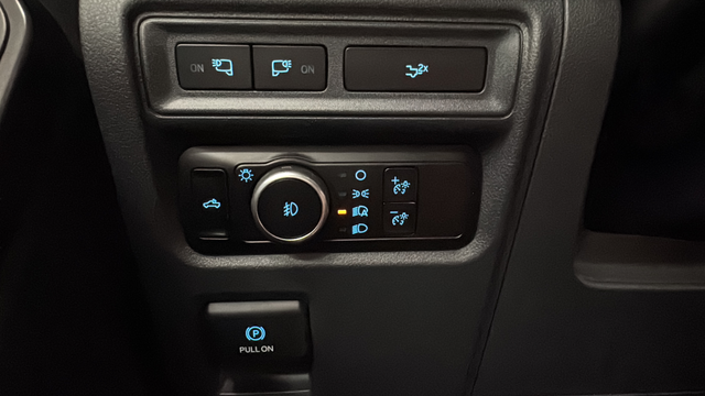 Used 2024 Oxford White Ford XLT image 31