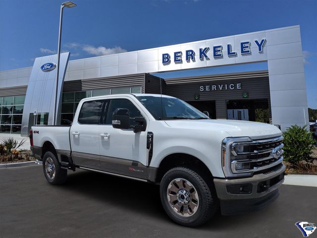 Star White Metallic Tri-Coat 2026 Ford F-250 Super Duty King Ranch Crew Cab 4WD Pickup Truck Four-Wheel Drive Automatic