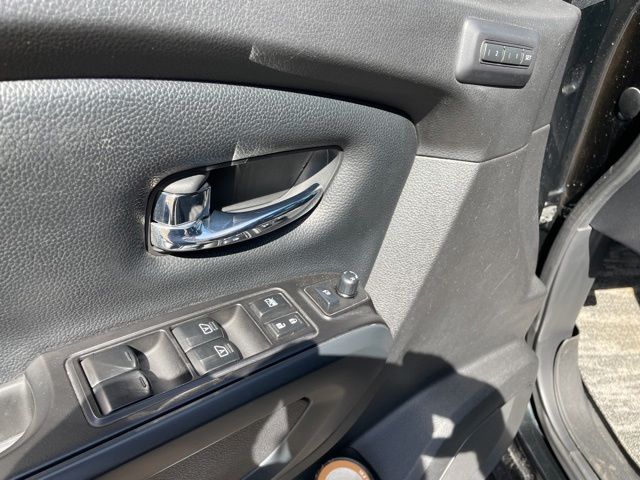 Used 2019 Magnetic Black Metallic Nissan SL image 11