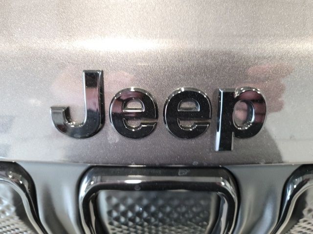 2022 Granite Crystal Metallic Clearcoat Jeep Compass Altitude 4X4 SUV