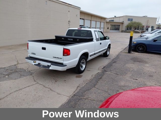 View vehicle photo 4