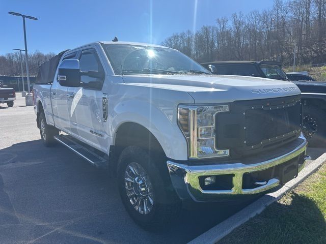 Oxford White 2019 Ford F-250 Super Duty XLT Crew Cab 4WD Pickup Truck Four-Wheel Drive 6-Speed Automatic