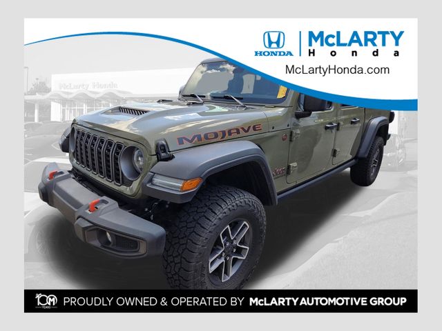 41 2025 Jeep Gladiator Pickup Truck Four-Wheel Drive 8-Speed Automatic