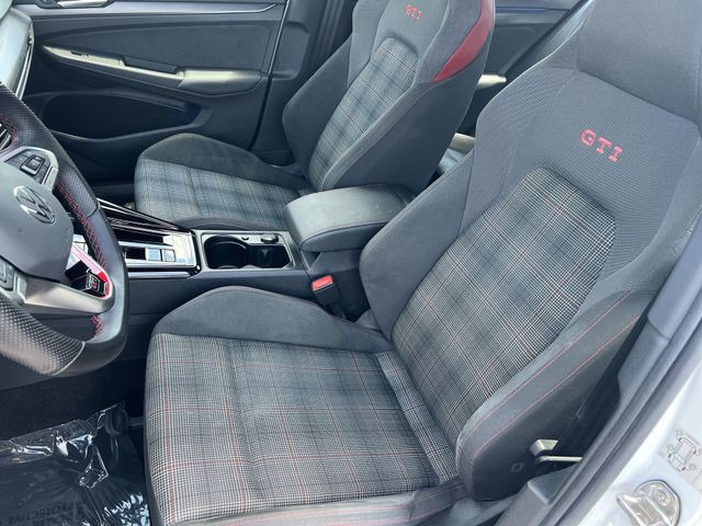 Used 2025  Volkswagen 2.0T S image 32