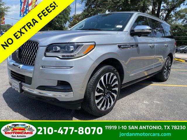 Silver Radiance Metallic Clearcoat 2023 Lincoln Navigator SUV / Crossover Four-Wheel Drive Automatic
