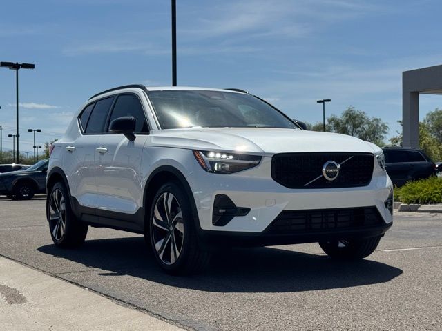 2026 Volvo XC40