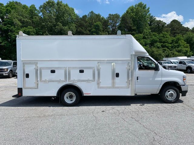 2025 Ford E-450SD Base 6