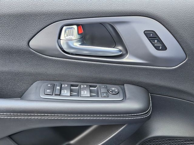 New 2026 Silver Chrysler Select image 28