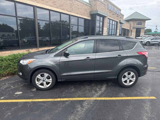 Used 2016 Magnetic Ford SE image 2