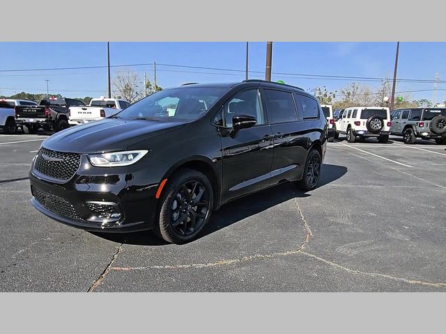 2026 Chrysler Pacifica Limited AWD